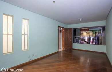 Imagem: A casa possui 4 Dormitórios, 3 Banheiros, 1 Vaga na garagem