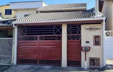 Imagem: A casa possui 2 Dormitórios, 1 Banheiro, 2 Vagas na garagem