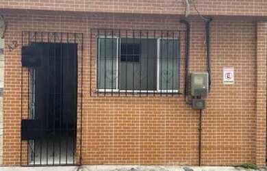 Imagem: A casa possui 2 Dormitórios, 1 Banheiro e está localizado