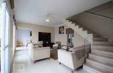 Imagem: A casa possui 3 Dormitórios, 3 Banheiros, 3 Vagas na garagem