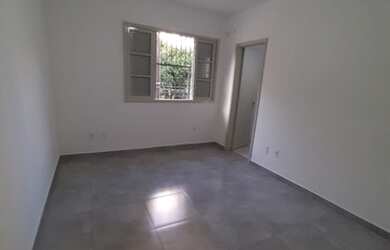 Imagem: A casa possui 3 Dormitórios, 3 Banheiros, 1 Vaga na garagem