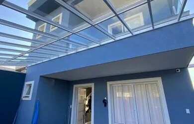 Imagem: A casa possui 3 Dormitórios, 3 Banheiros, 3 Vagas na garagem