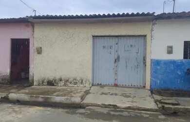 Imagem: A casa possui 2 Dormitórios, 1 Banheiro, 1 Vaga na garagem