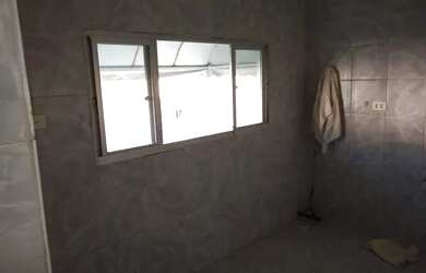 Imagem: A casa possui 3 Dormitórios, 2 Banheiros, 1 Vaga na garagem