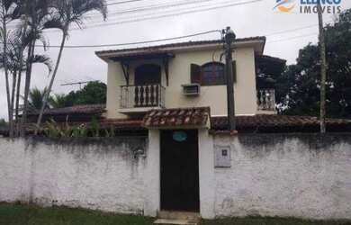 Imagem: A casa possui 5 Dormitórios, 3 Banheiros, 3 Vagas na garagem