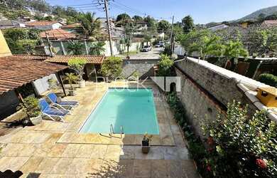 Imagem: A casa em condomínio possui 5 Dormitórios, 5 Banheiros, 2