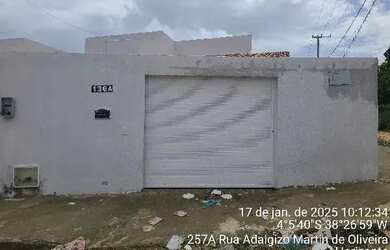 Imagem: A casa possui 2 Dormitórios, 1 Banheiro, 1 Vaga na garagem