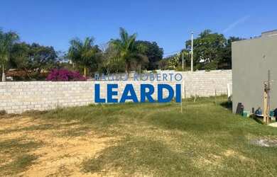 Imagem: O terreno possui 400m² de Área e está localizado em Santa