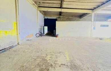 Imagem: O depósito possui 5 Vagas na garagem, 430m² de Área e está