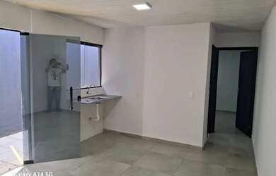 Imagem: A casa possui 2 Dormitórios, 1 Banheiro, 2 Vagas na garagem