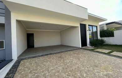 Imagem: A casa em condomínio possui 3 Dormitórios, 4 Banheiros, 2