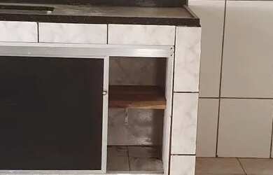 Imagem: A casa possui 2 Dormitórios, 2 Banheiros, 2 Vagas na garagem