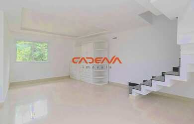 Imagem: A casa possui 3 Dormitórios, 3 Banheiros, 2 Vagas na garagem