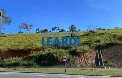 Imagem: O terreno possui 8972m² de Área e está localizado em Santa