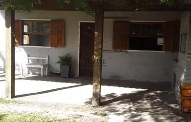 Imagem: A casa possui 2 Dormitórios, 1 Banheiro, 1 Vaga na garagem