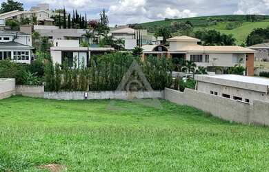 Imagem: O terreno possui 1.271m² de Área e está localizado em Loteamento