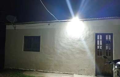 Imagem: A casa possui 2 Dormitórios, 1 Banheiro, 2 Vagas na garagem