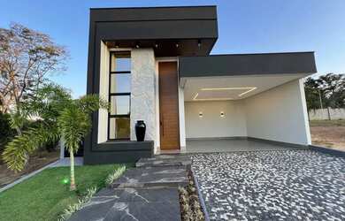 Imagem: A casa em condomínio possui 3 Dormitórios, 3 Banheiros, 3