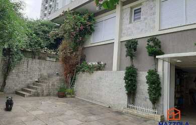 Imagem: A casa possui 5 Dormitórios, 5 Banheiros, 4 Vagas na garagem