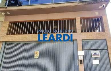 Imagem: A casa possui 3 Dormitórios, 5 Banheiros, 2 Vagas na garagem