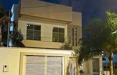 Imagem: A casa possui 3 Dormitórios, 3 Banheiros, 2 Vagas na garagem