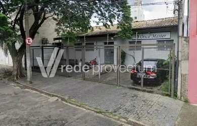 Imagem: A casa possui 3 Dormitórios, 3 Banheiros, 4 Vagas na garagem