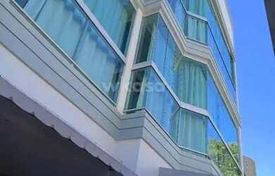 Imagem: O apartamento possui 3 Dormitórios, 1 Banheiro, 1 Vaga na garagem