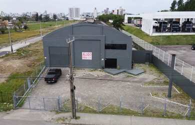 Imagem: O depósito possui 5 Vagas na garagem, 2.190m² de Área e