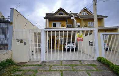 Imagem: A casa possui 3 Dormitórios, 5 Banheiros, 4 Vagas na garagem