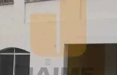 Imagem: A casa possui 5 Dormitórios, 4 Banheiros, 5 Vagas na garagem