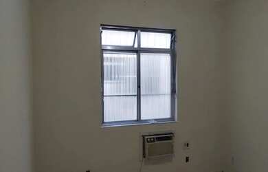 Imagem: O apartamento possui 1 Dormitório, 1 Banheiro, 100m² de Área