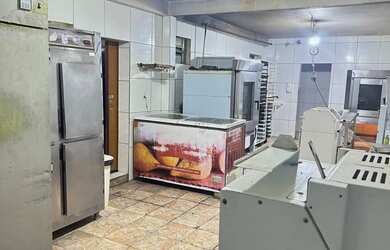 Imagem: O depósito possui 5 Vagas na garagem e está localizado em