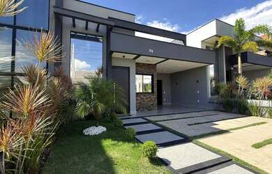 Imagem: A casa em condomínio possui 3 Dormitórios, 2 Banheiros, 3