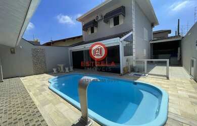 Imagem: A casa possui 3 Dormitórios, 3 Banheiros, 2 Vagas na garagem