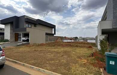 Imagem: O terreno possui 410m² de Área e está localizado em Jardins