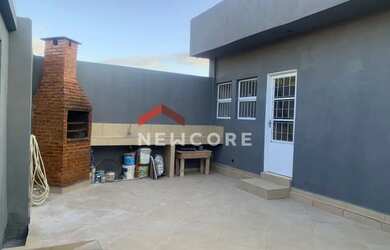 Imagem: A casa possui 2 Dormitórios, 2 Banheiros, 2 Vagas na garagem