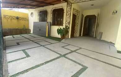 Imagem: A casa possui 4 Dormitórios, 1 Banheiro, 1 Vaga na garagem