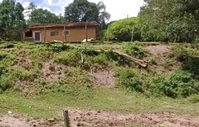 Imagem: O terreno possui 1500m² de Área e está localizado em Sítio