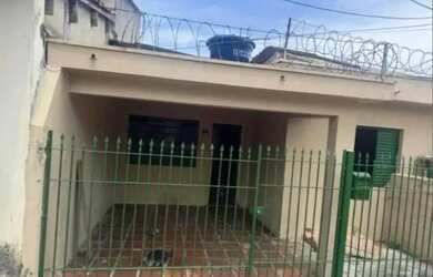 Imagem: A casa possui 2 Dormitórios, 1 Banheiro, 1 Vaga na garagem