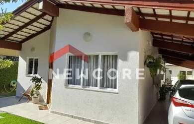 Imagem: A casa possui 4 Dormitórios, 5 Banheiros, 4 Vagas na garagem