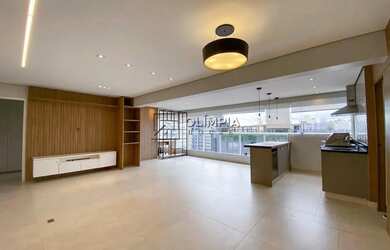 Imagem: O apartamento possui 2 Dormitórios, 2 Banheiros, 2 Vagas na