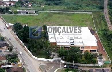 Imagem: O depósito possui 5 Vagas na garagem e 6000m² de Área e está