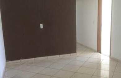 Imagem: A casa possui 3 Dormitórios, 1 Banheiro, 1 Vaga na garagem