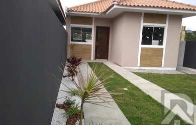 Imagem: A casa possui 3 Dormitórios, 1 Banheiro, 1 Vaga na garagem