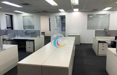 Imagem: O depósito possui 4 Vagas na garagem, 240m² de Área e está