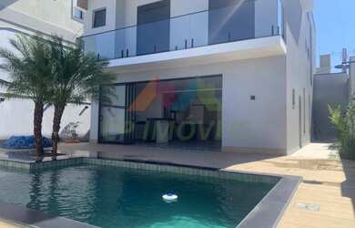 Imagem: A casa em condomínio possui 3 Dormitórios, 3 Banheiros, 4