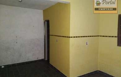 Imagem: A casa possui 3 Dormitórios, 2 Banheiros, 1 Vaga na garagem