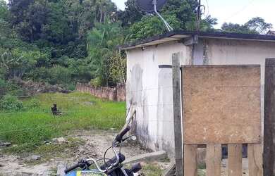 Imagem: A casa possui 2 Dormitórios, 1 Banheiro, 5 Vagas na garagem