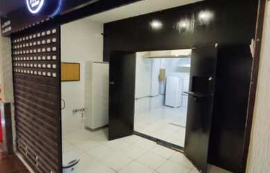 Imagem: O depósito possui 2 Vagas na garagem, 30m² de Área e está