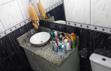 Imagem: O apartamento possui 3 Dormitórios, 1 Banheiro, 1 Vaga na garagem